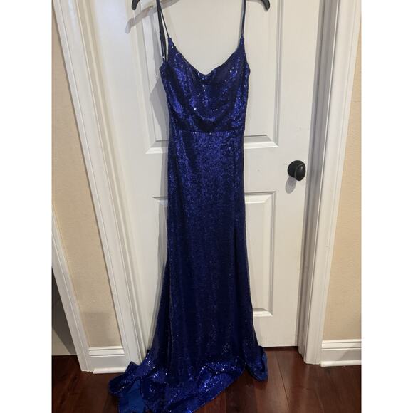 B Darlin NWT Sequin Strappy Sleeveless Gown With Train Royal Blue Size 9/10 - Picture 2 of 10